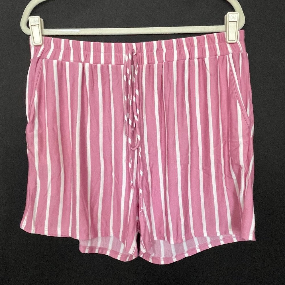NWOT & POCKETS!  Leggings Soft Shorts, Pink/White